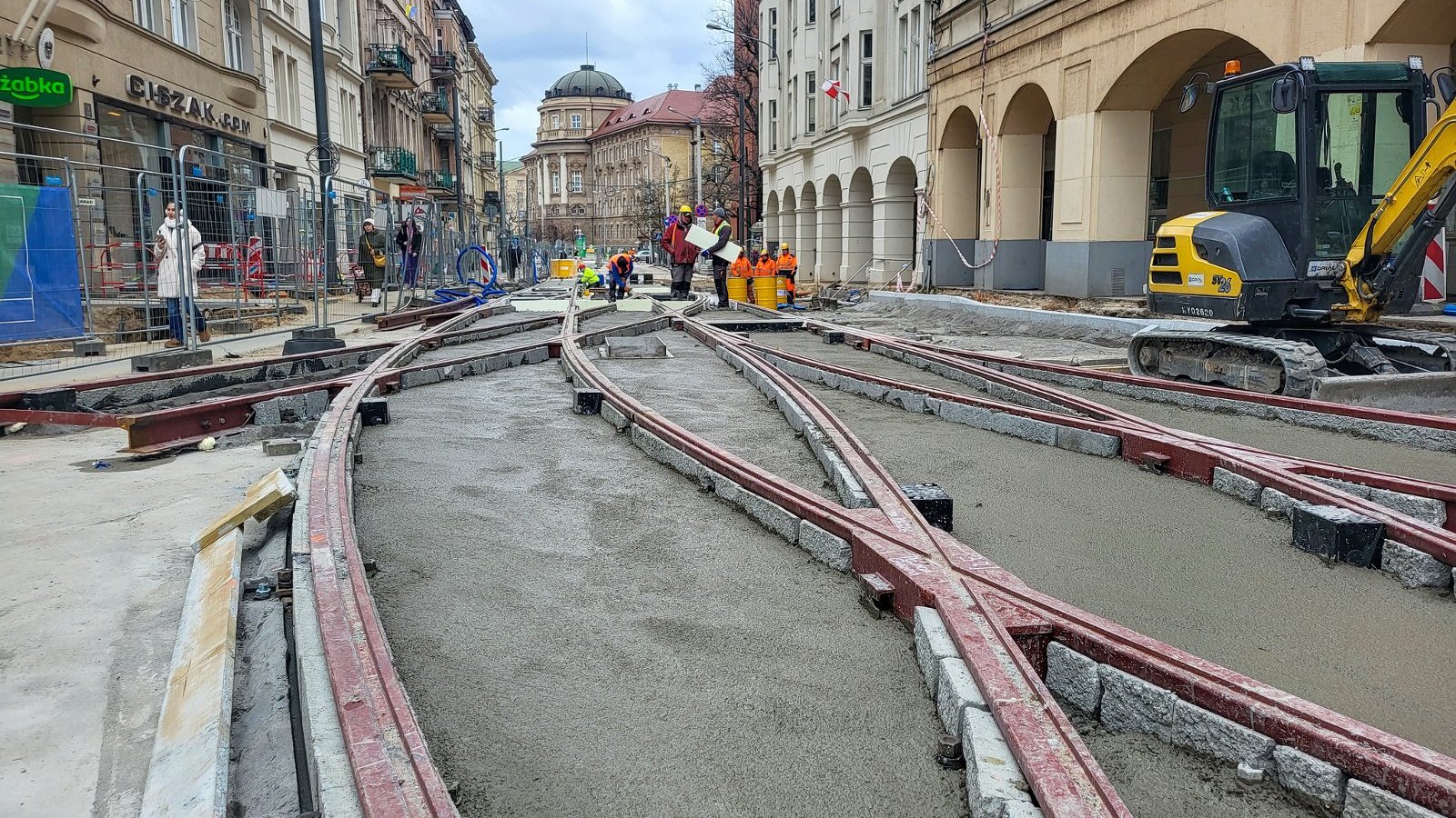 Galeria zdjęć z postępu prac na ulicach Fredry, Mielżyńskiego i placu Cyryla Ratajskiego