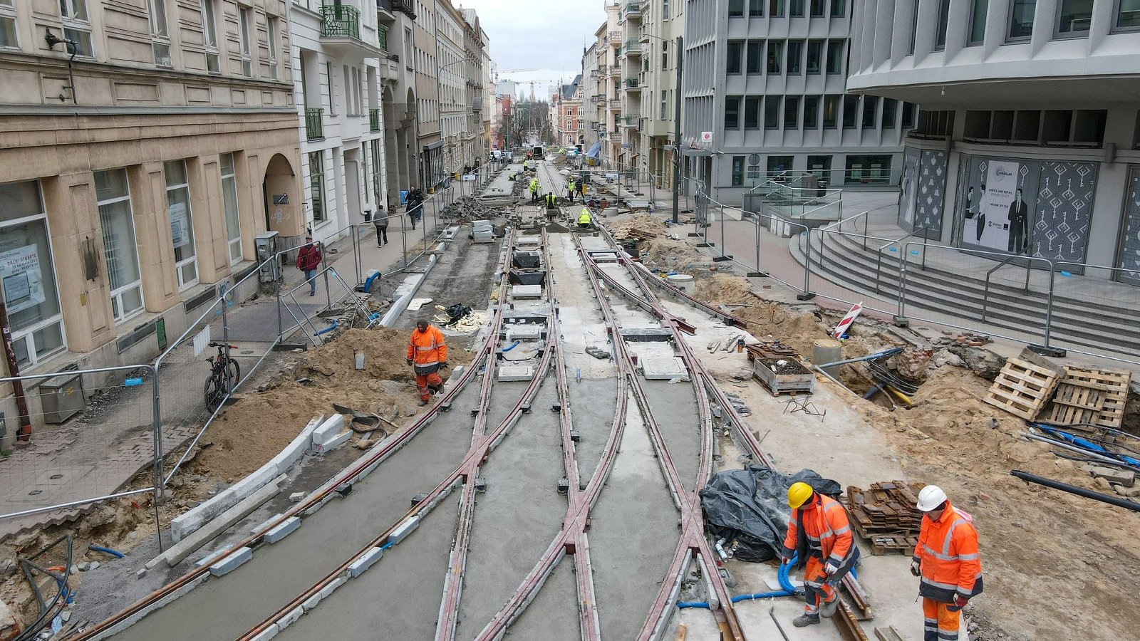 Galeria zdjęć z postępu prac na ulicach Fredry, Mielżyńskiego i placu Cyryla Ratajskiego