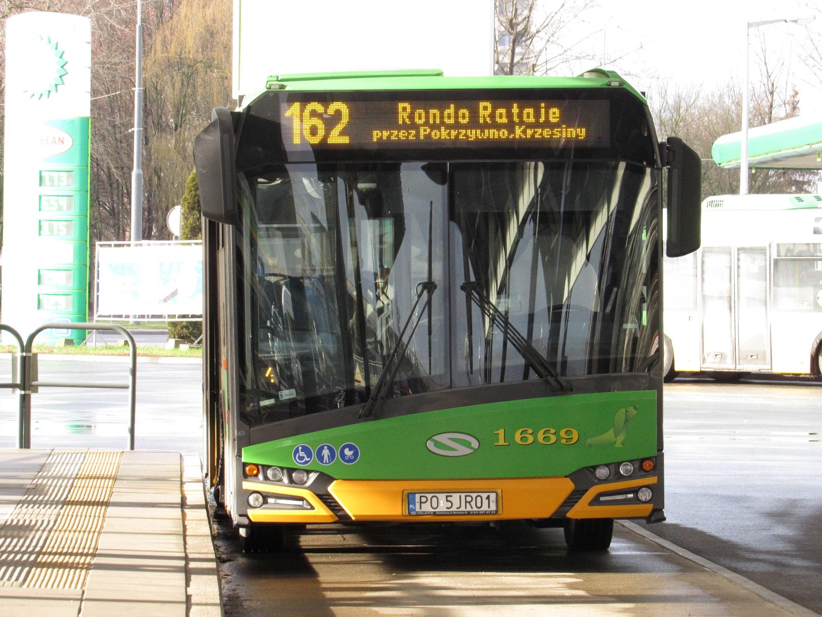 Autobus linii nr 162 - grafika artykułu