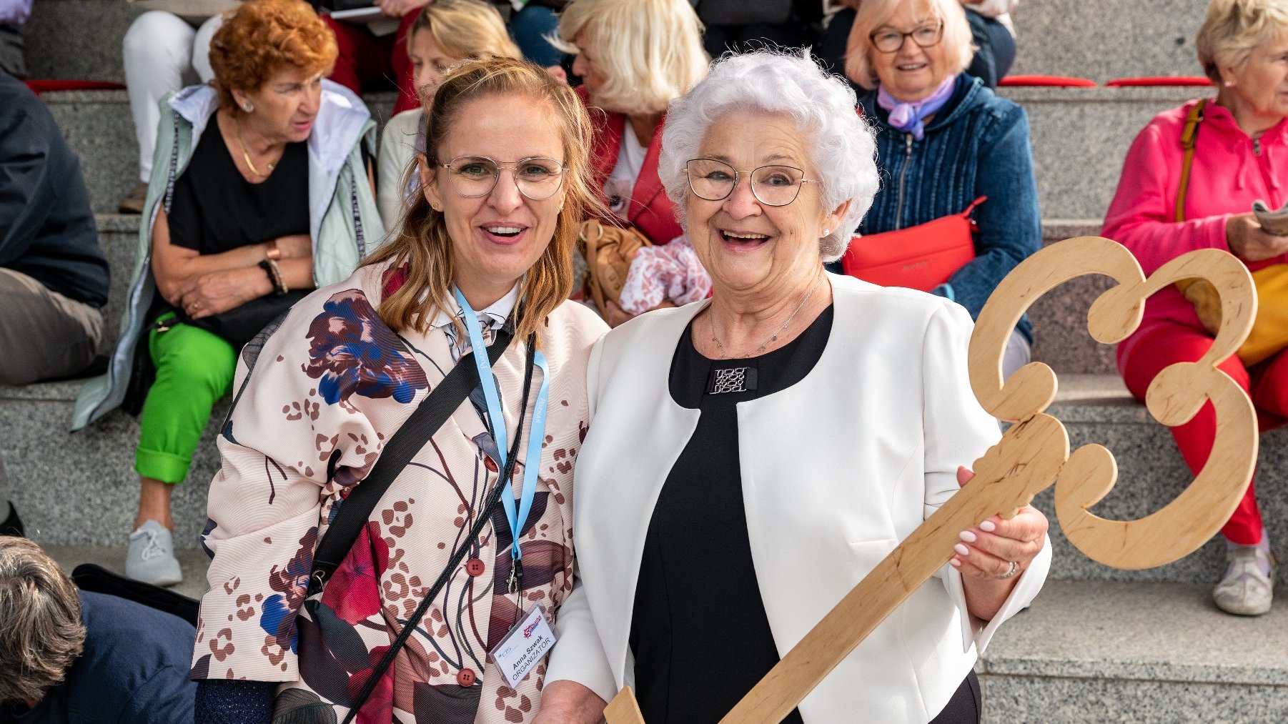 Galeria zdjęć przedstawia inaugurację wydarzenia "Senioralni".