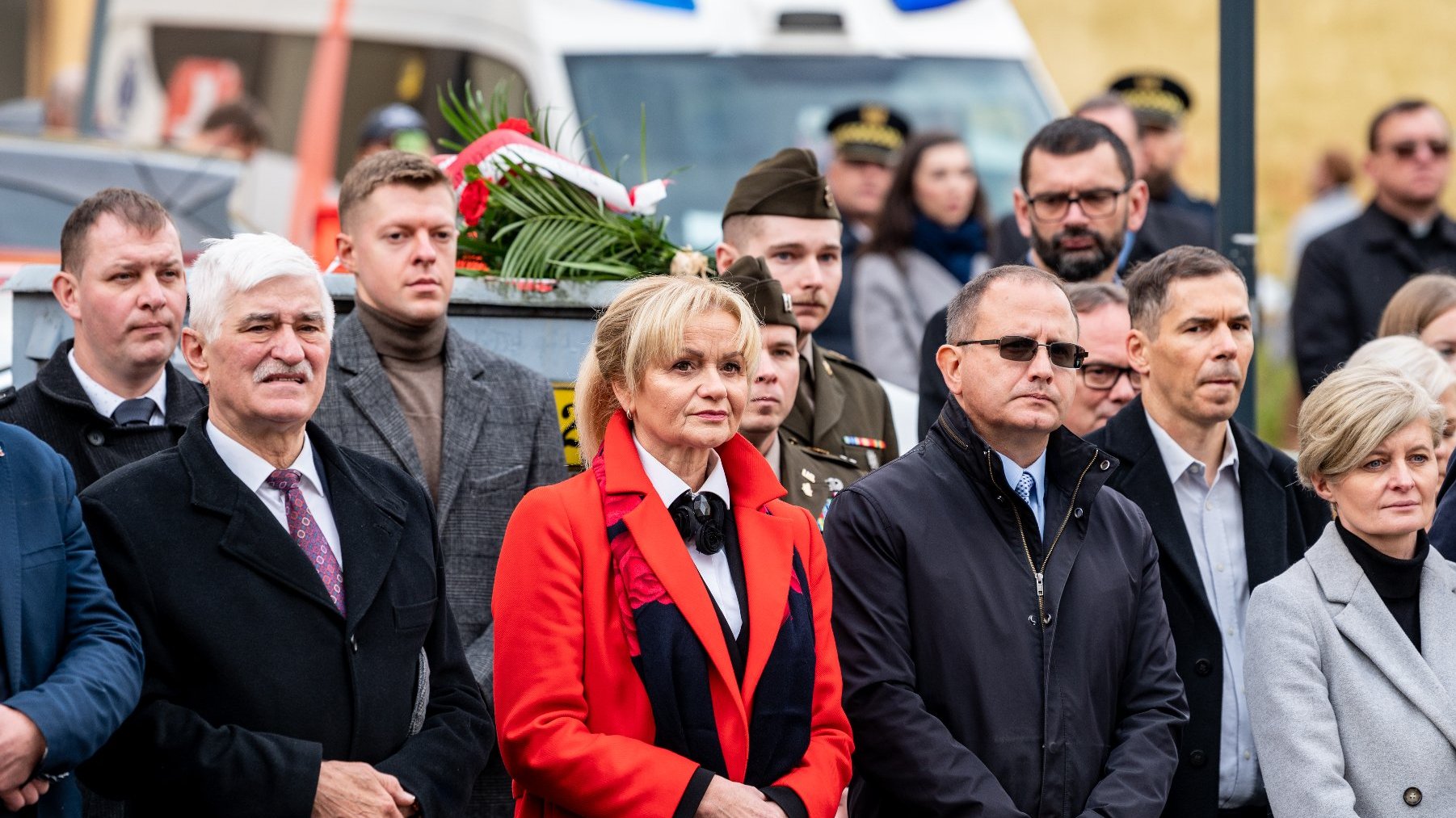 Galeria zdjęć przedstawia obchody rocznicy wybuchu Powstania Węgierskiego, podczas których złożono kwiaty pod tablicami upamiętniającymi Pétera Mansfelda i Romka Strzałkowskiego.