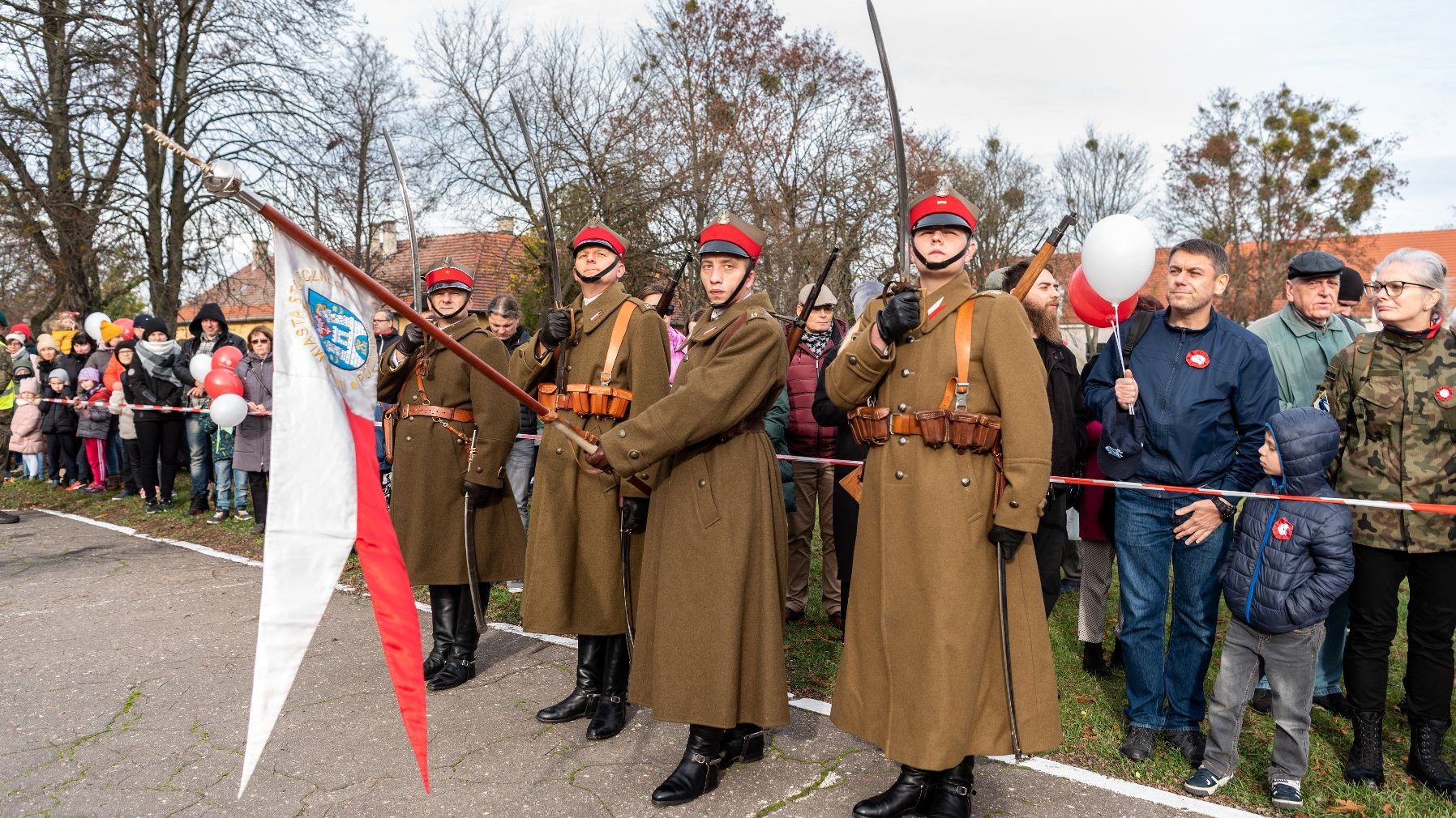 Galeria zdjęć przedstawia zeszłoroczne obchody Święta Niepodległości w Poznaniu.