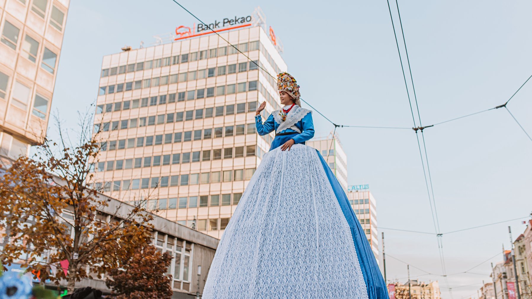 Galeria zdjęć przedstawia fotorelację z obchodów Imienin Ulicy Święty Marcin i Narodowego Święta Niepodległości.