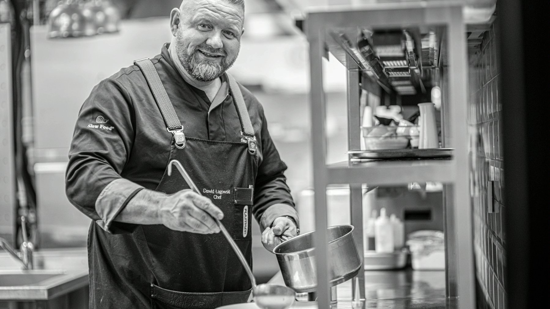 Galeria zdjęć przedstawia czarno-białe fotografie kucharzy.