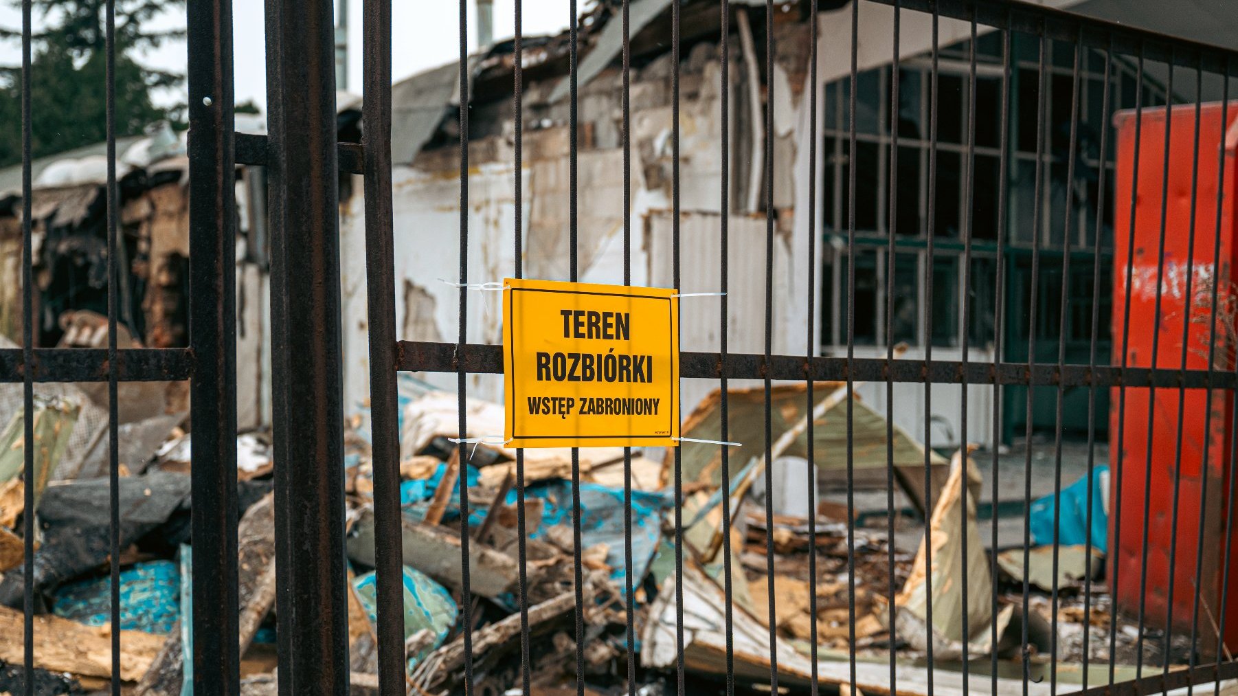 Galeria zdjęć prac rozbiurkowych budynków przy Drodze Dębińskiej 12