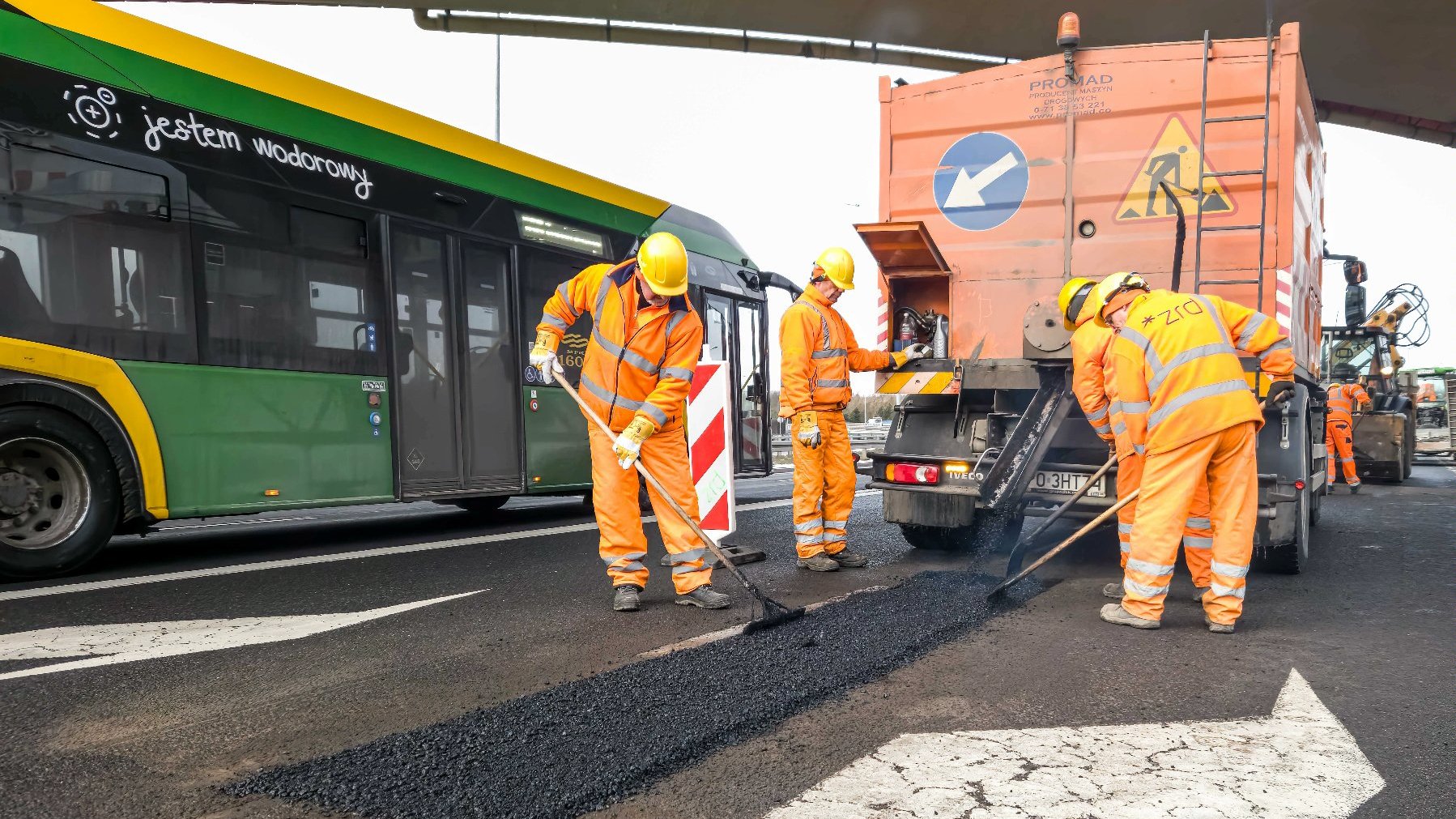 Galeria zdjęć z prac związanych z remontami ubytków w ulicach