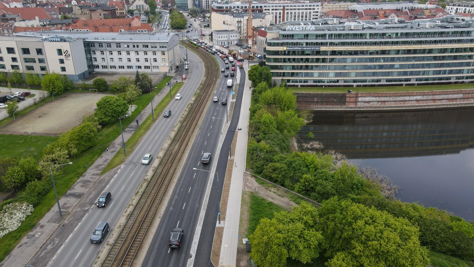 Galeria zdjęć z układania nawierzchni na nowej drodze rowerowej