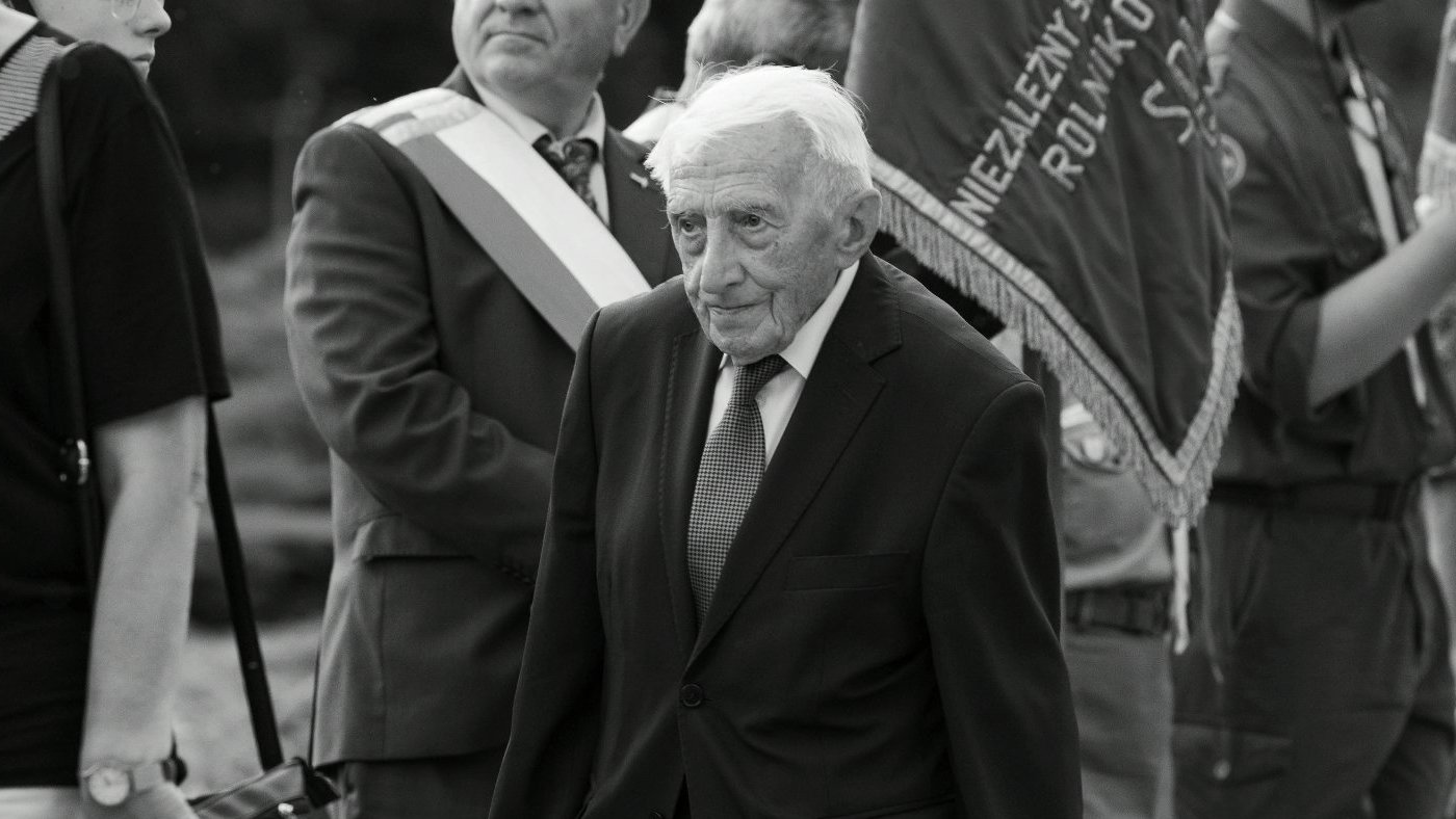 Na zdjęciu Zenon Wechmann podczas uroczystości patriotycznej