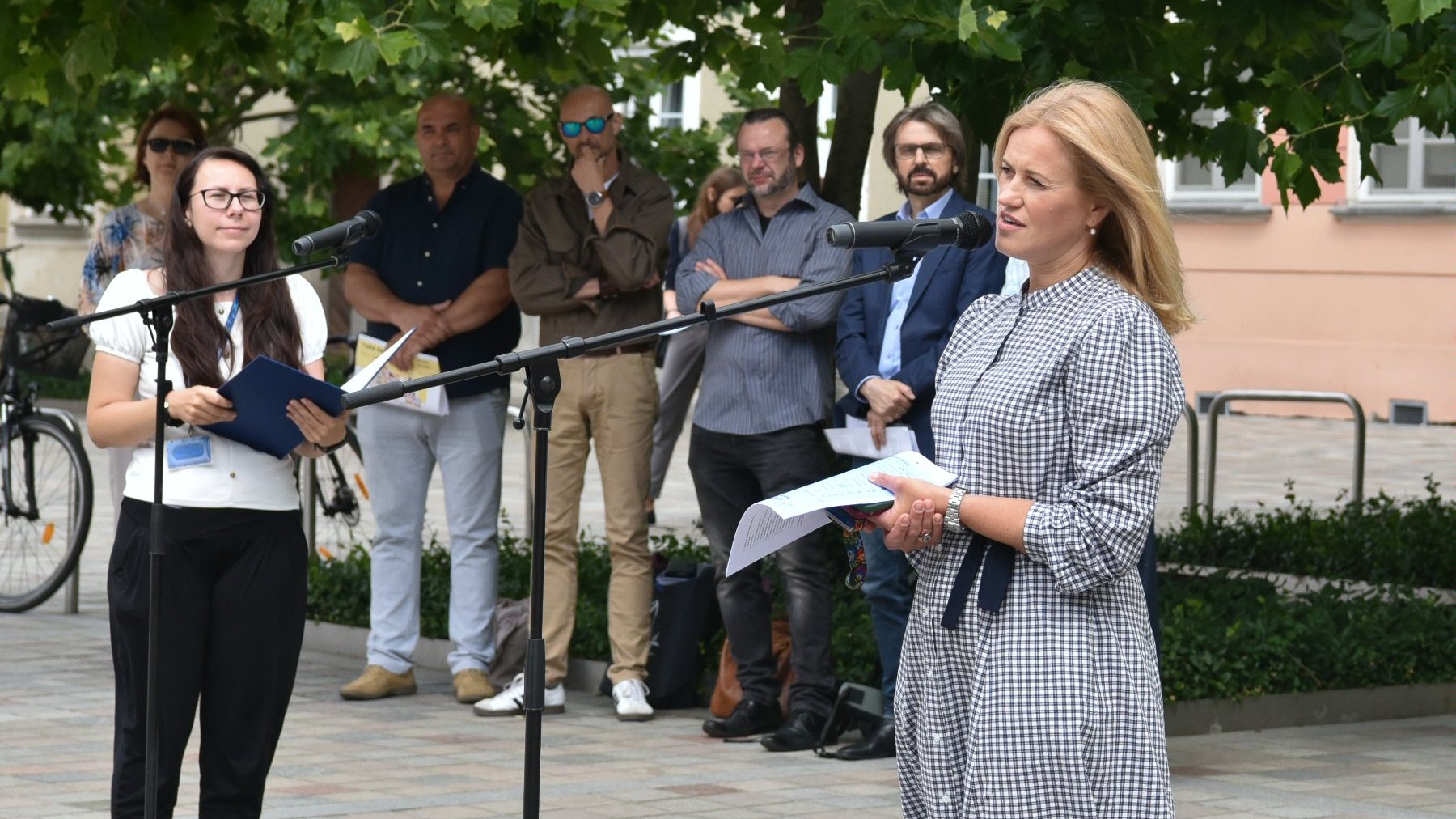 Zdjęcie przedstawia uczestników konferencji.