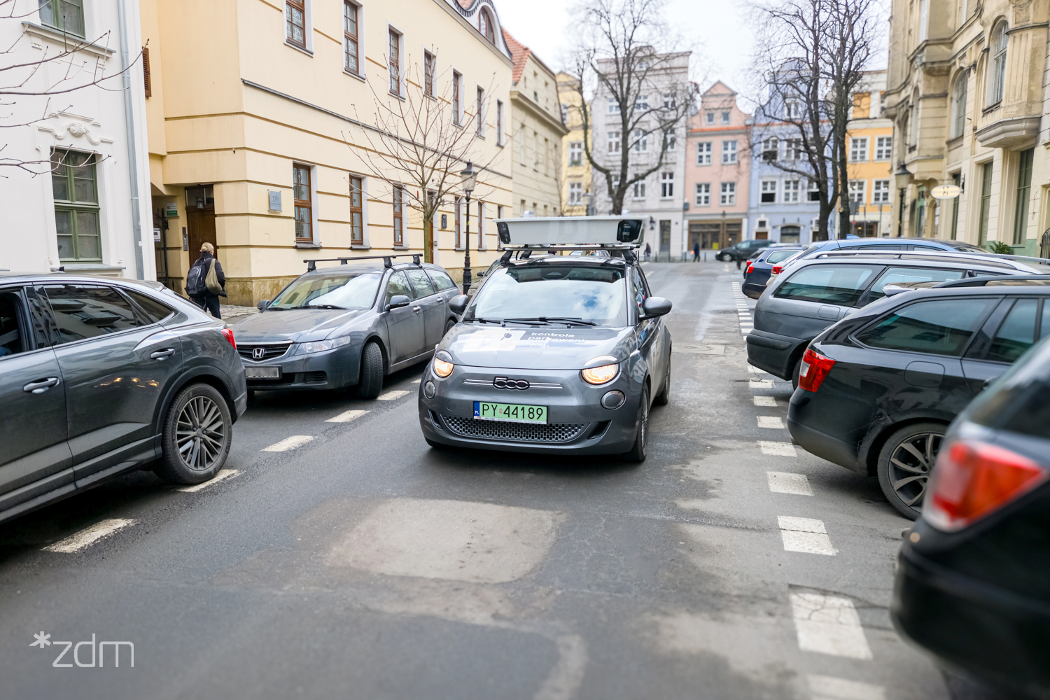 Specjalny samochód do odczytywania i kontroli parkowania w strefie płatnego parkowania - grafika artykułu