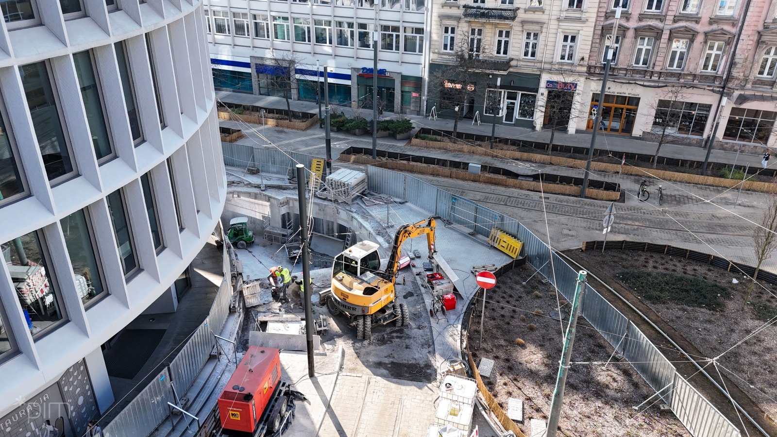 Widok z lotu ptaka na budowę nowego łuku przy Okrąglaku