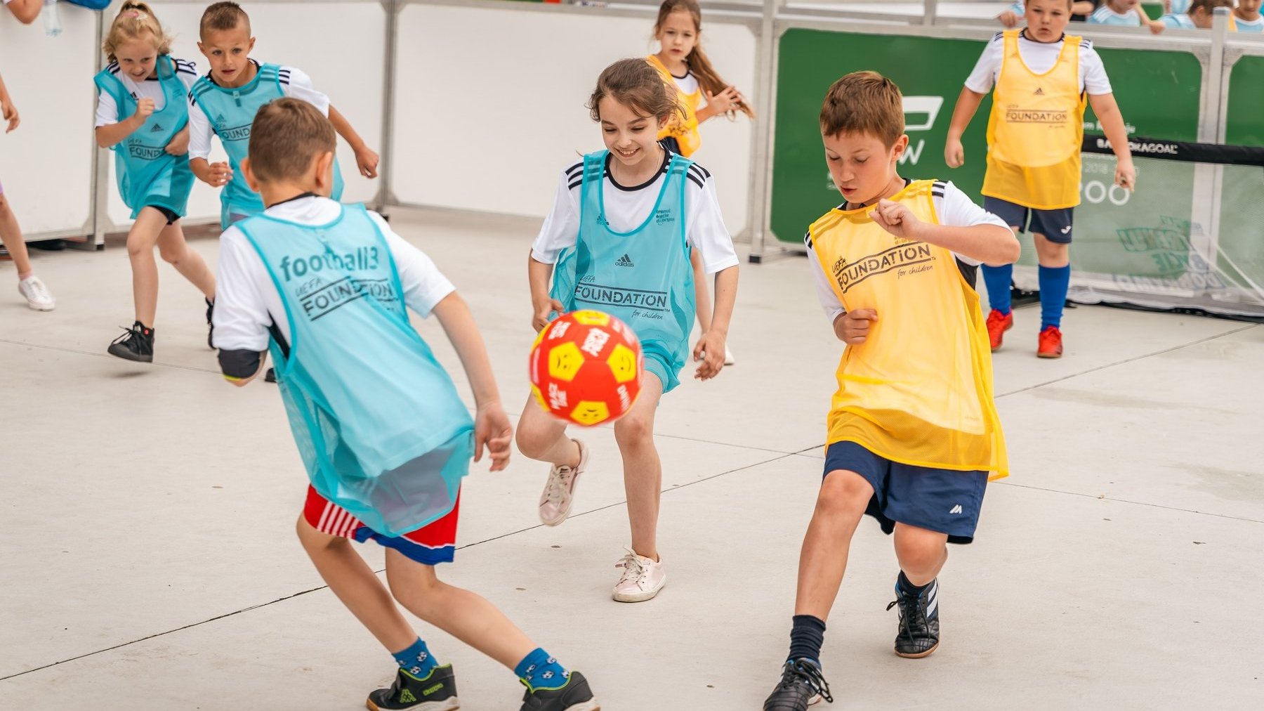 Konferencja edukacyjna football3 w szkole 2025 w Poznaniu - zawodnicy grają w piłkę nożną