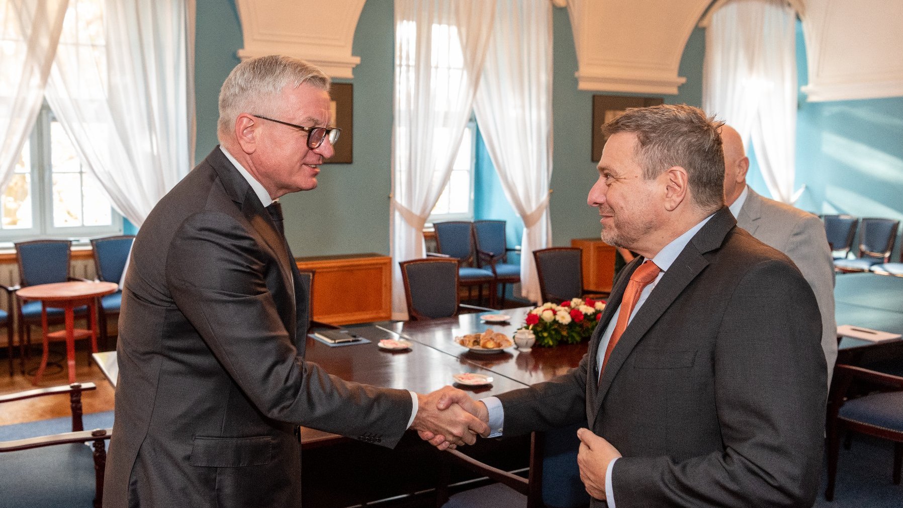 Galeria zdjęć przedstawia wizytę ambasadora Danii w Urzędzie Miasta Poznania.