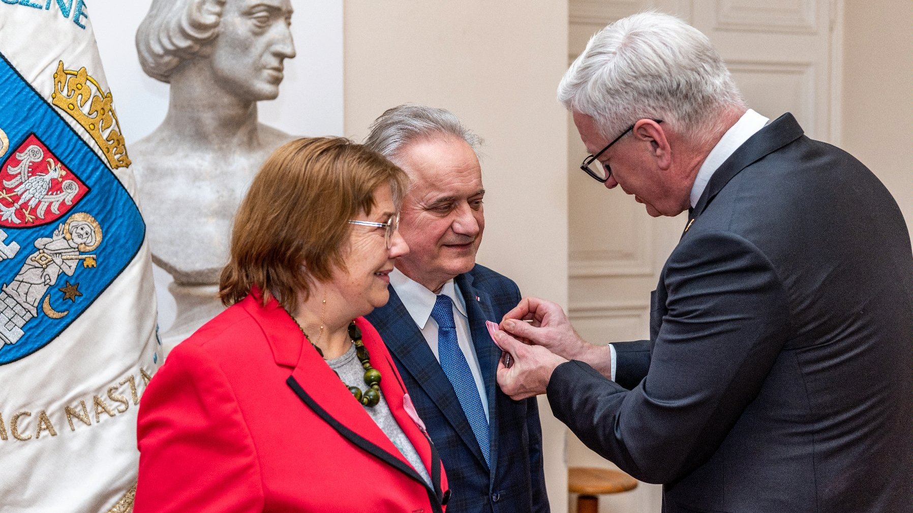 Galeria zdjęć przedstawia wręczenie Medali za Długoletnie Pożycie Małżeńskie.