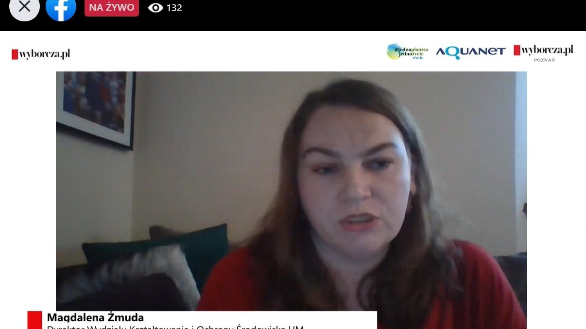 Screen z ekranu przedstawiający Magdalenę Żmudę - dyrektorkę Wydziału Kształtowania i Ochrony Środowiska Urzędu Miasta Poznania.