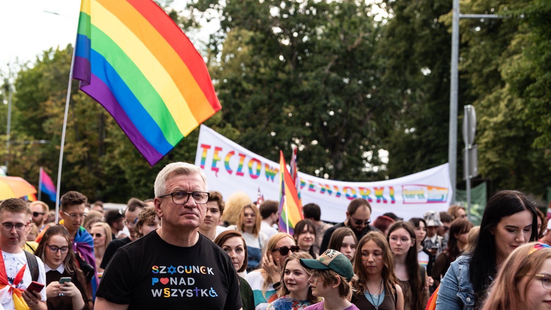 Na zdjęciu prezydent Poznania idący w Marszu Równości