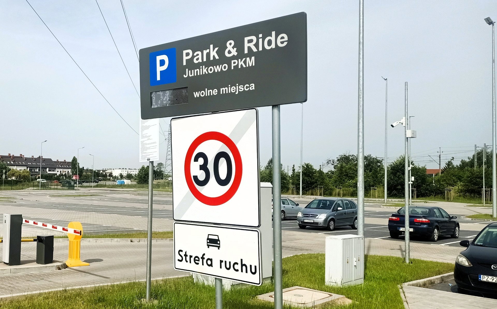 Widok na znak Park&Ride i Strefę Ruchu. - grafika artykułu