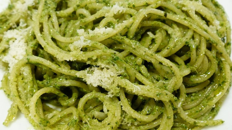 Makaron z pesto pistacjowym.