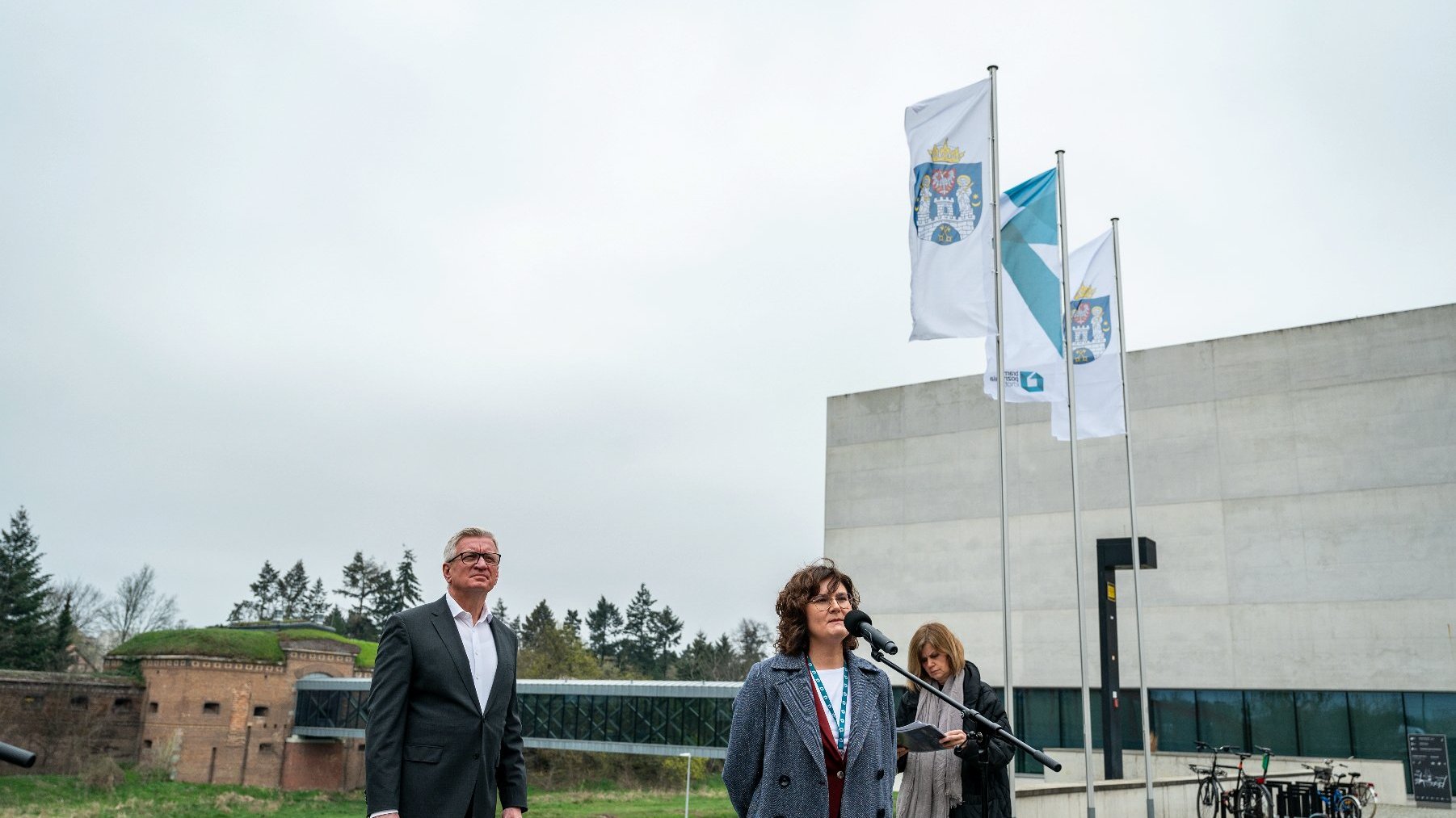 Od lewej: Jacek Jaśkowiak, prezydent Poznania, Monika Herkt, dyrektor Poznańskiego Centrum Dziedzictwa i Arleta Kolasińska z Fundacji Puenta.