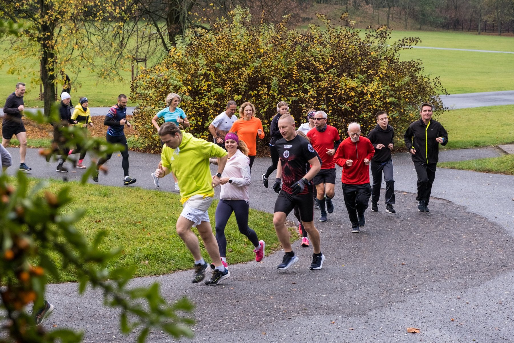 Zdjęcie z parkrunu odbywającego się na Cytadeli - grafika artykułu