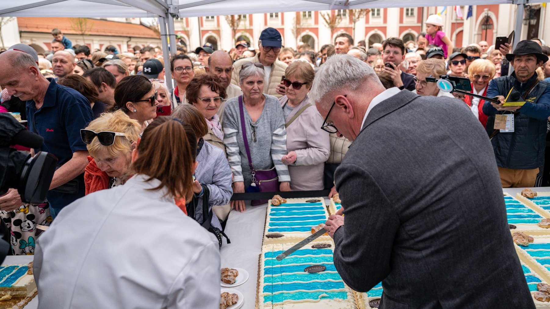 Galeria zdjęć przedstawia obchody 770-lecia urodzin Poznania.