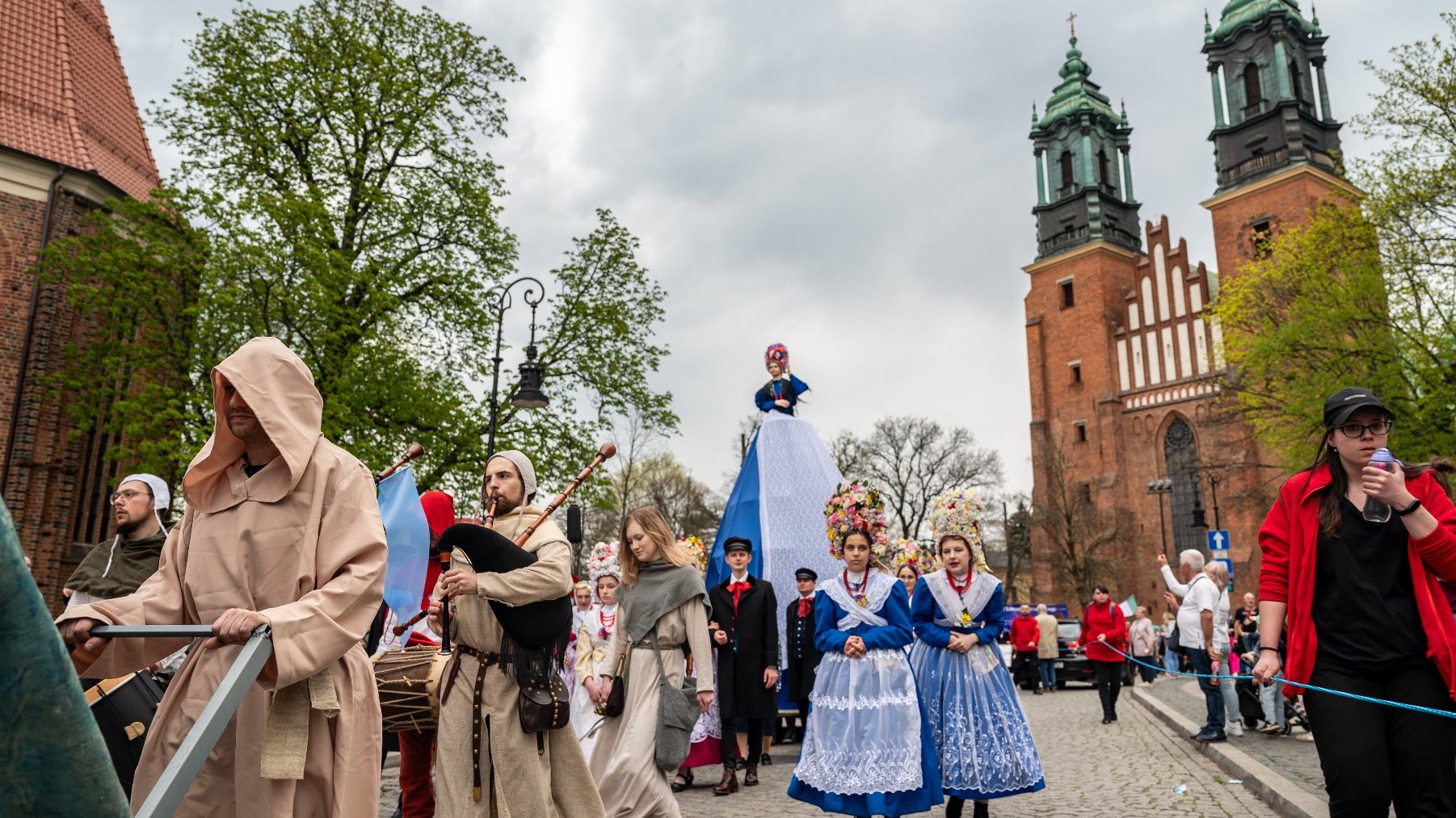 Galeria zdjęć przedstawia obchody 770-lecia urodzin Poznania.