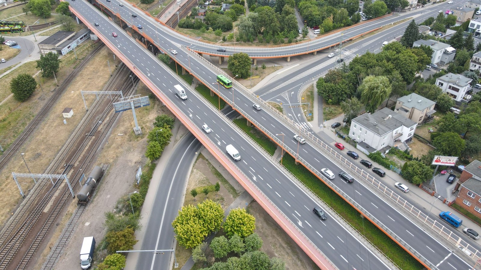 Widok na wiadukt Kosynierów Górczyńskich z lotu ptaka