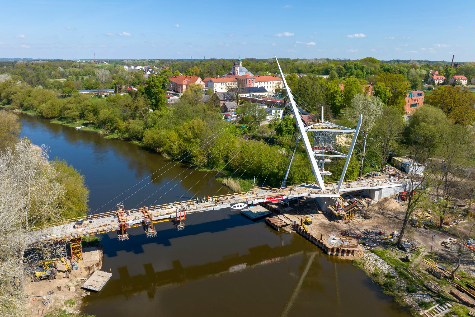 Galeria zdjęć budowy kładki w Owińskach - grafika artykułu