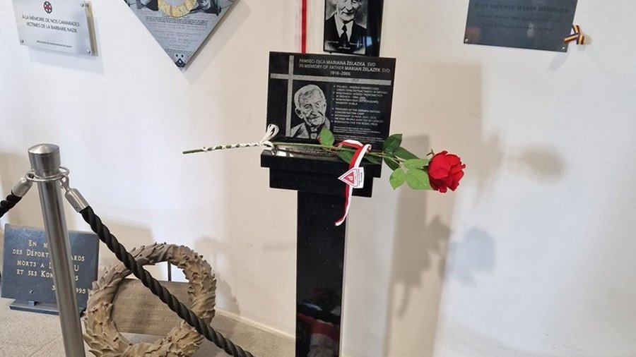 W KZ Dachau w Niemczech odsłonięto tablicę pamiątkową ojca Mariana Żelazka
