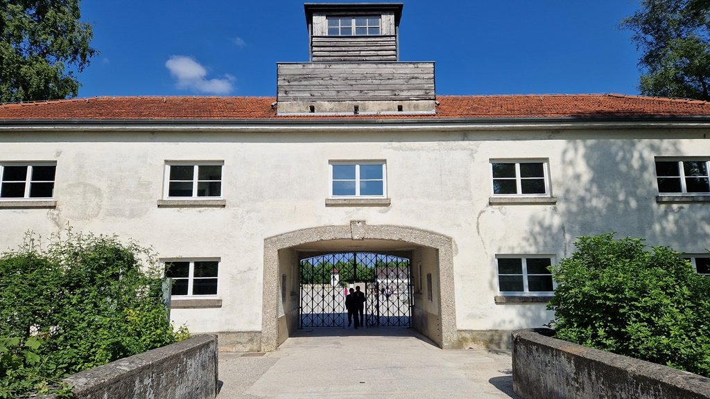 W KZ Dachau w Niemczech odsłonięto tablicę pamiątkową ojca Mariana Żelazka