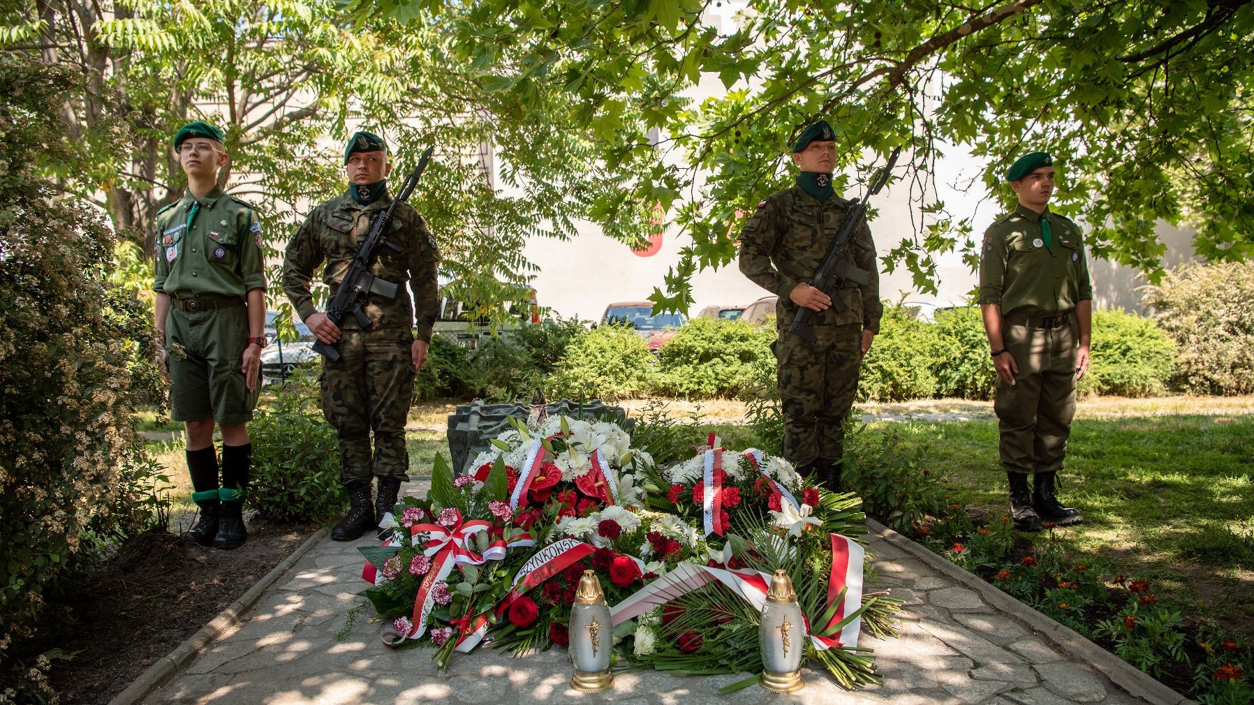 Galeria zdjęć przedstawia obchody Dnia Hołdu i Pamięci Ofiar Reżimu Komunistycznego.