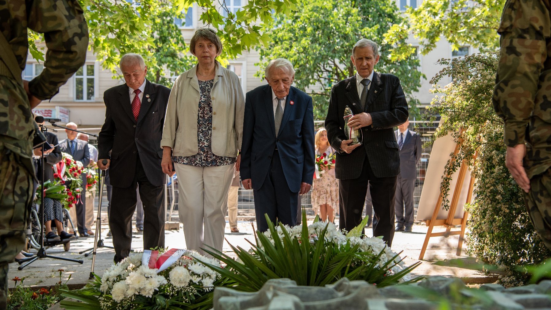 Galeria zdjęć przedstawia obchody Dnia Hołdu i Pamięci Ofiar Reżimu Komunistycznego.