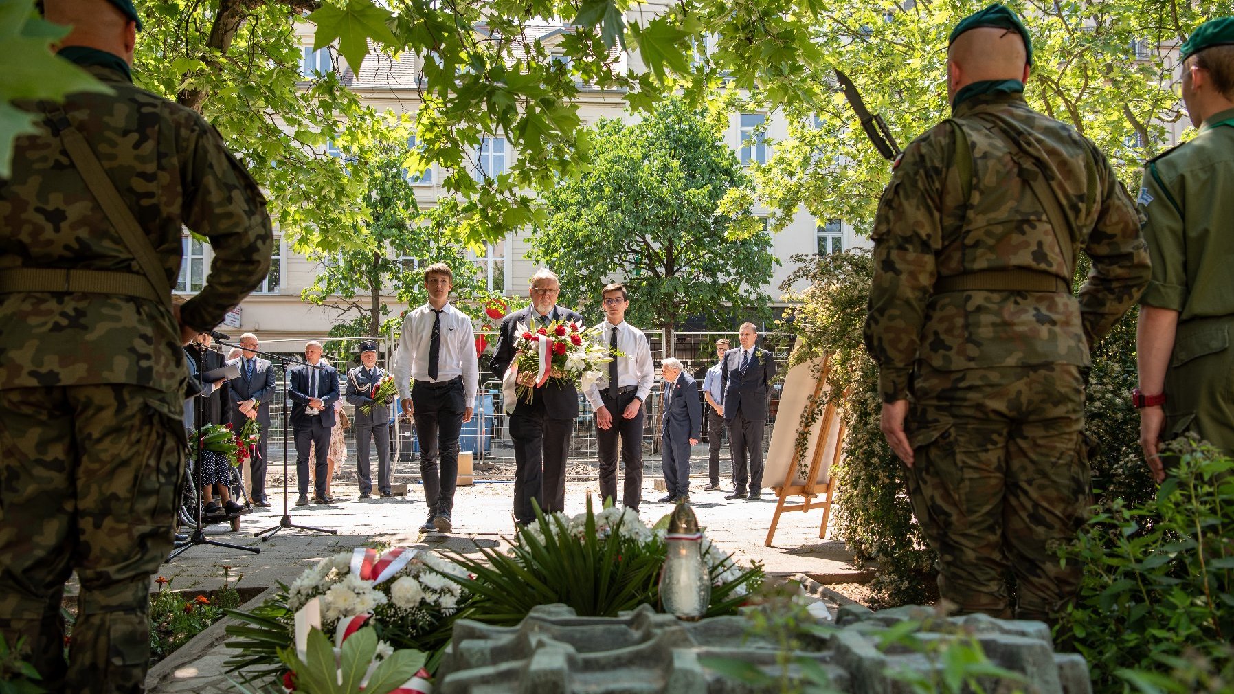 Galeria zdjęć przedstawia obchody Dnia Hołdu i Pamięci Ofiar Reżimu Komunistycznego.