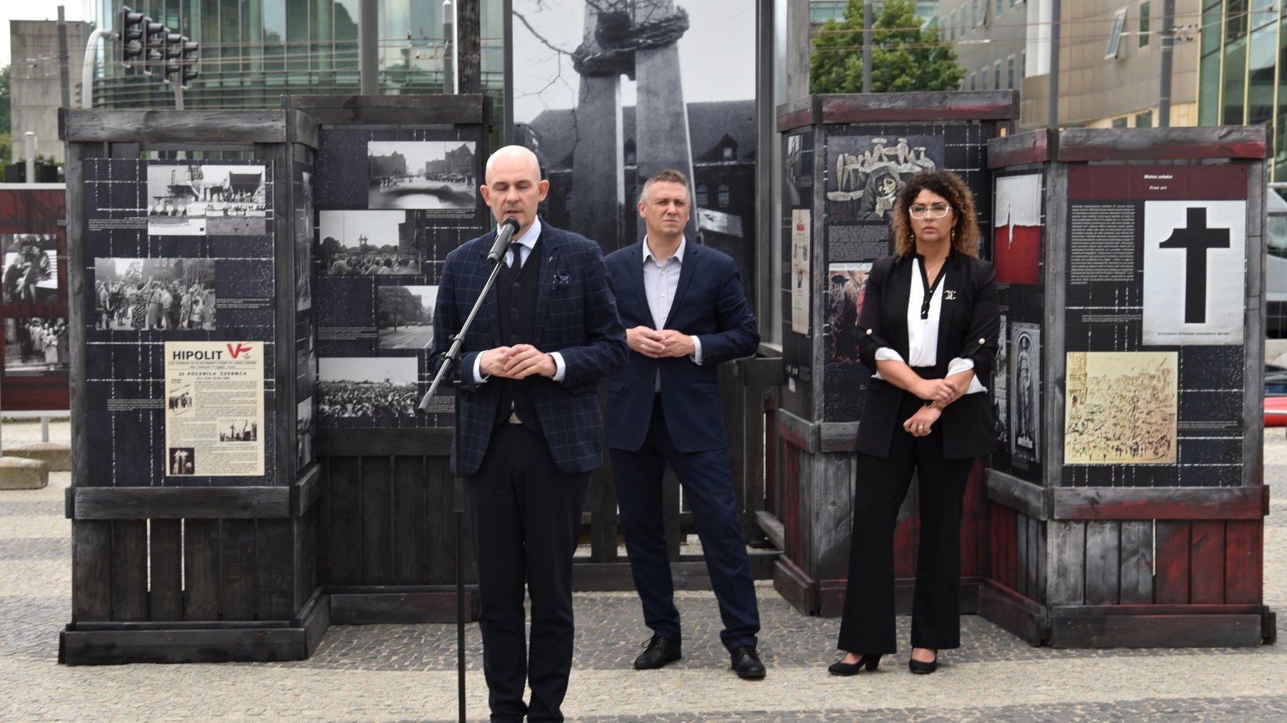 Od lewej stoją: Rafał Reczek, Patryk Pawełczak, Kinga Przyborowska,