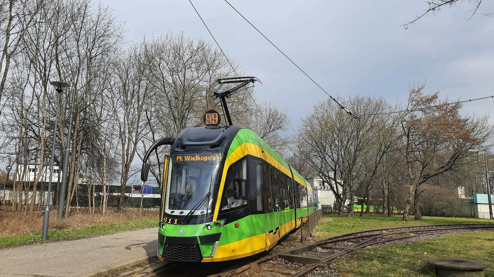 Na zdjęciu tramwaj na pętli - grafika artykułu