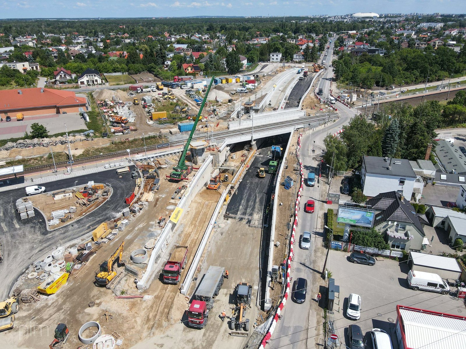 Na zdjęciu inwestycja widziana z lotu ptaka, w centrum widać wiadukt - grafika artykułu