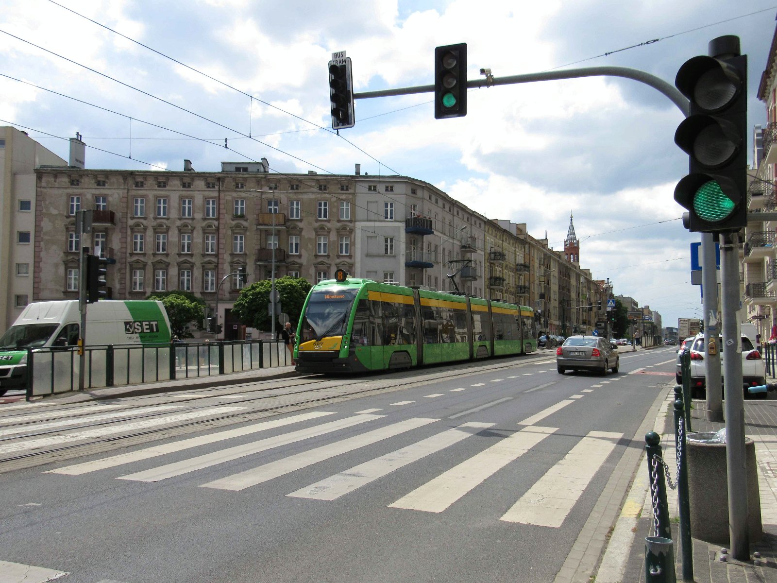 Tramwaj linii nr 8 na ul. Głogowskiej - grafika artykułu