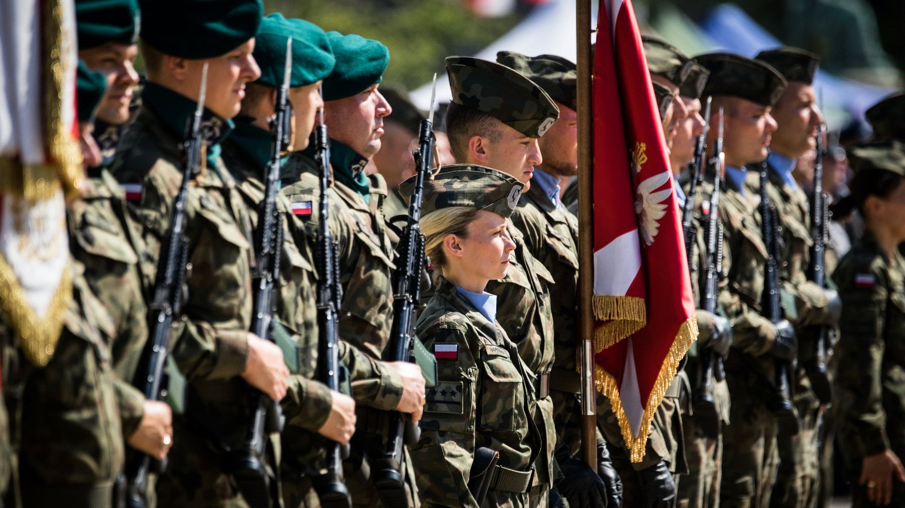 Galeria zdjęć z uroczystości obchodów święta wojska polskiego na placu Wolności