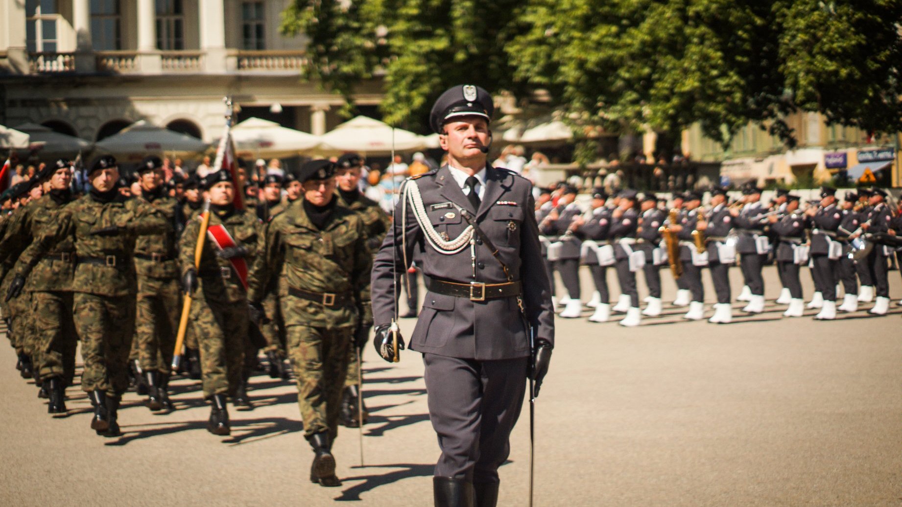Galeria zdjęć z uroczystości obchodów święta wojska polskiego na placu Wolności