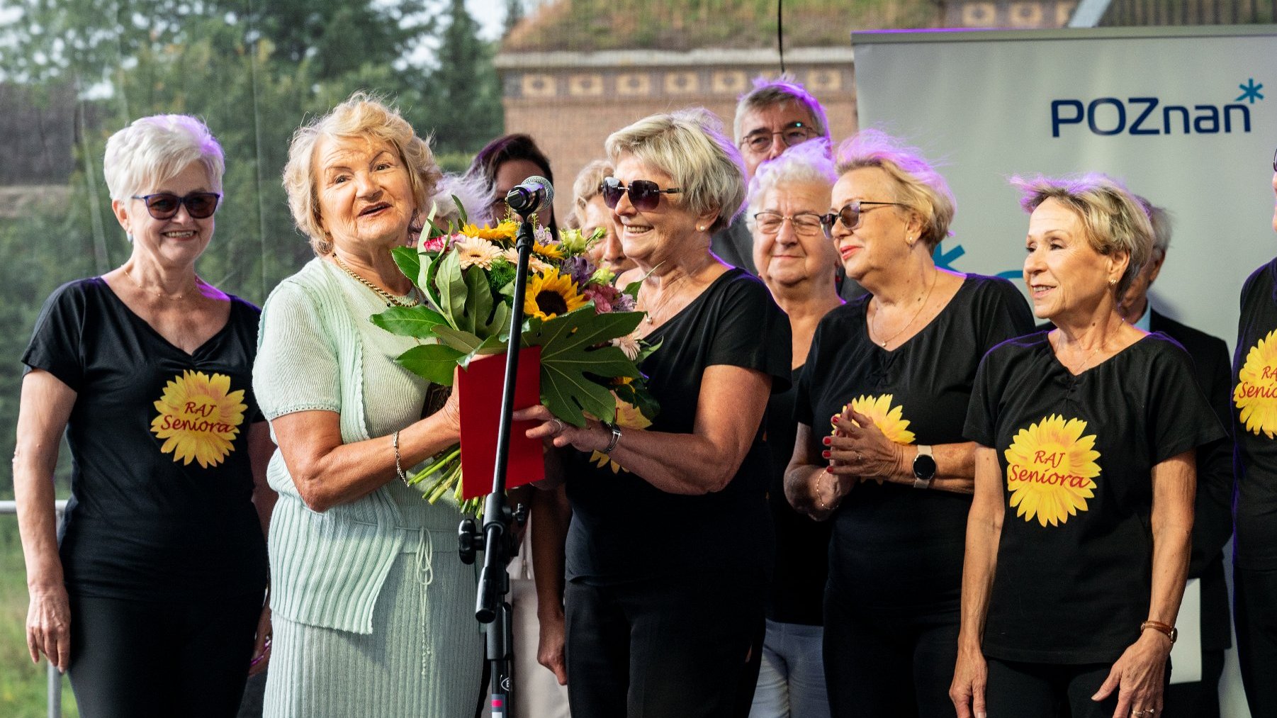 Galeria zdjęć przedstawia inaugurację wydarzenia "Senioralni".
