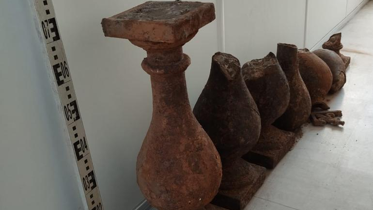Zdjęcia przedmiotów znalezionych przez archeologów na Ostrowie Tumskim