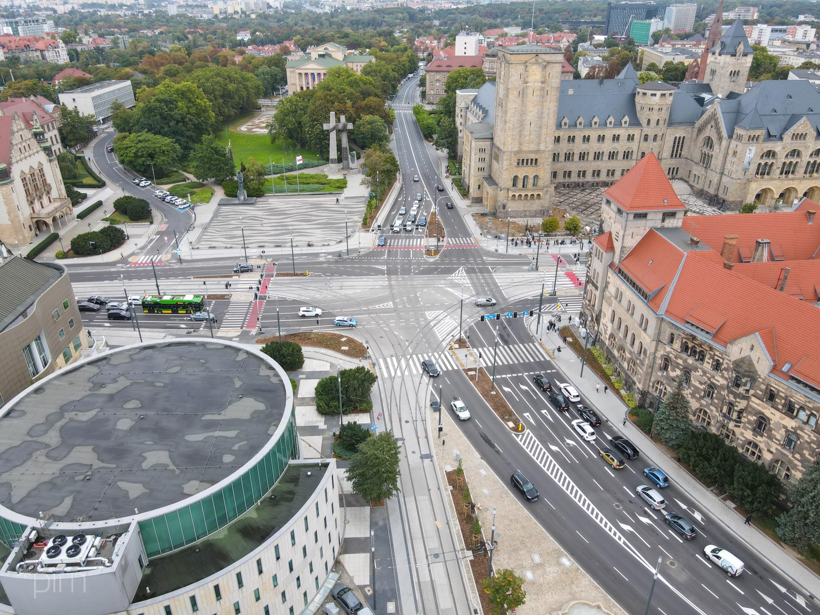 Zdjęcie z lotu ptaka skrzyżowania ul. Św. Marcin i al. Niepodległości - grafika artykułu