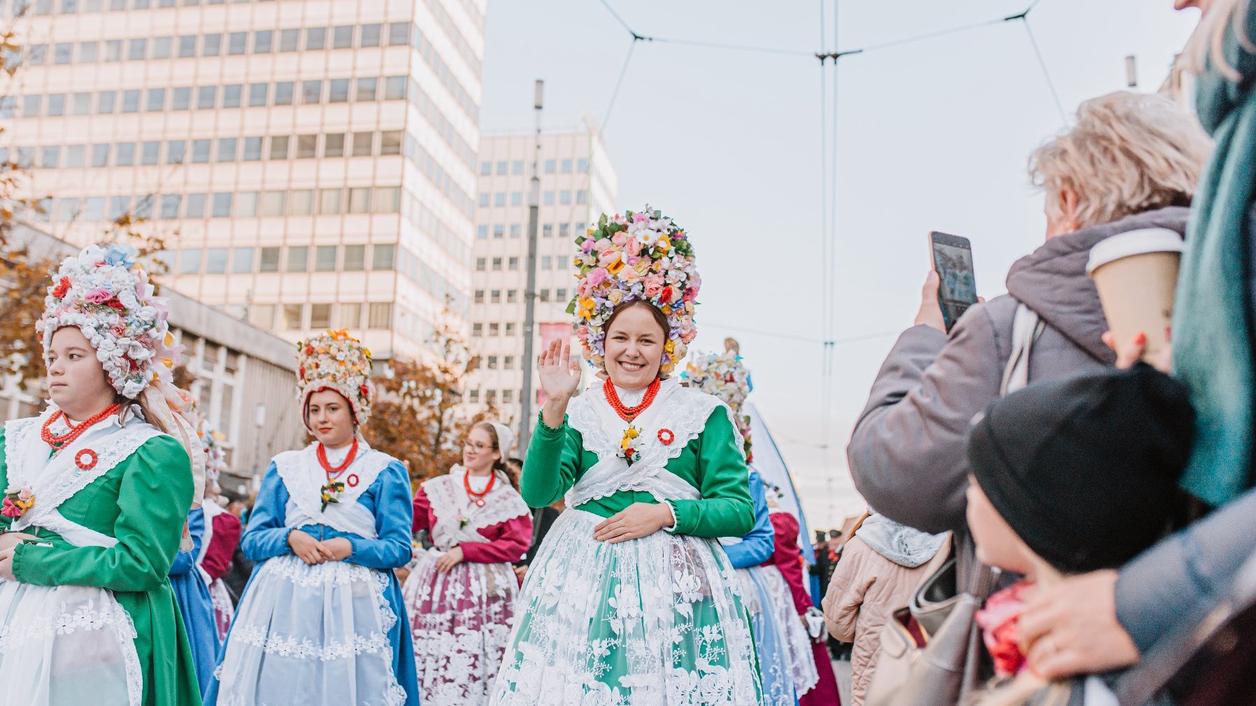 Galeria zdjęć przedstawia fotorelację z obchodów Imienin Ulicy Święty Marcin i Narodowego Święta Niepodległości.