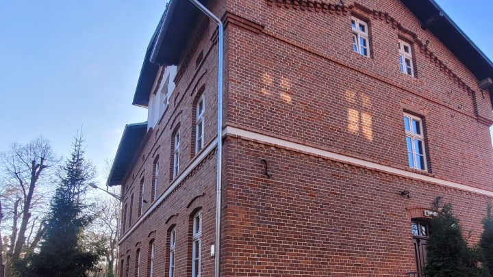 Na zdjęciu odnowiony budynek