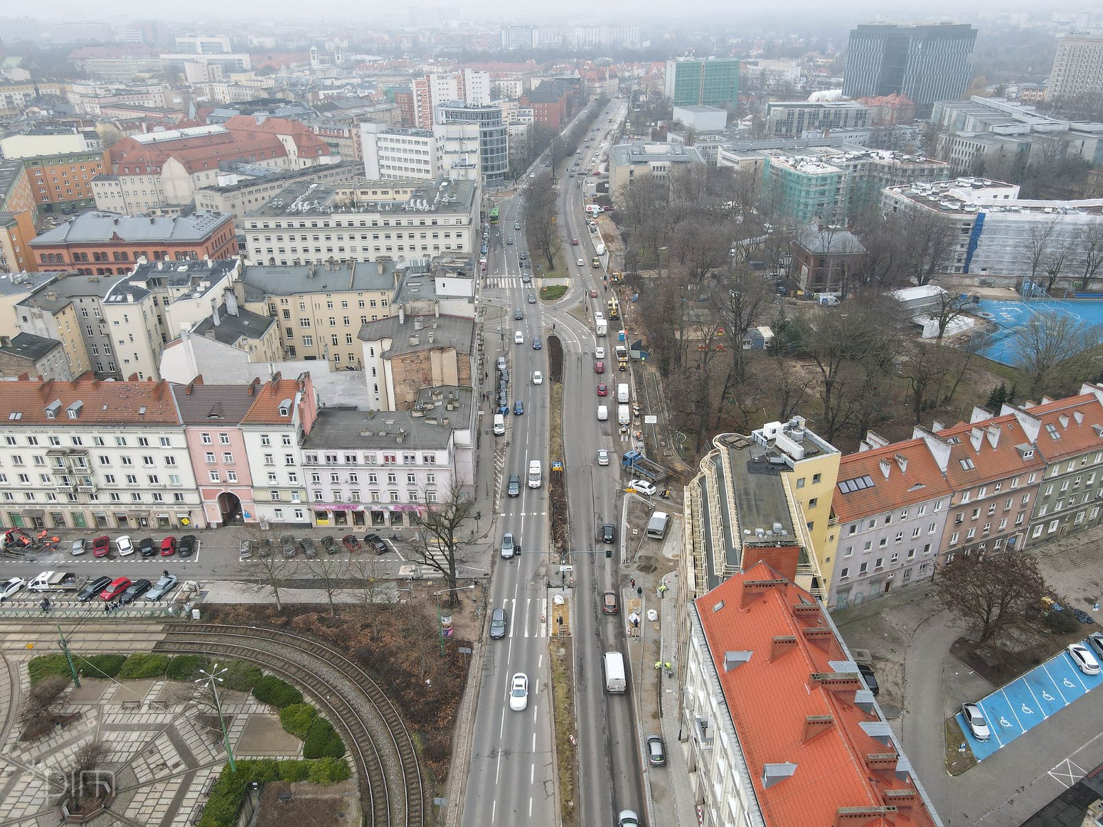 Na zdjęciu teren budowy drogi rowerowej widziany z lotu ptaka - grafika artykułu