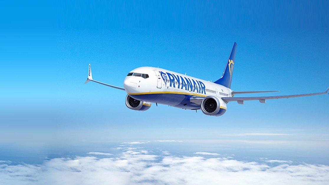 Samolot linii Ryanair - grafika artykułu