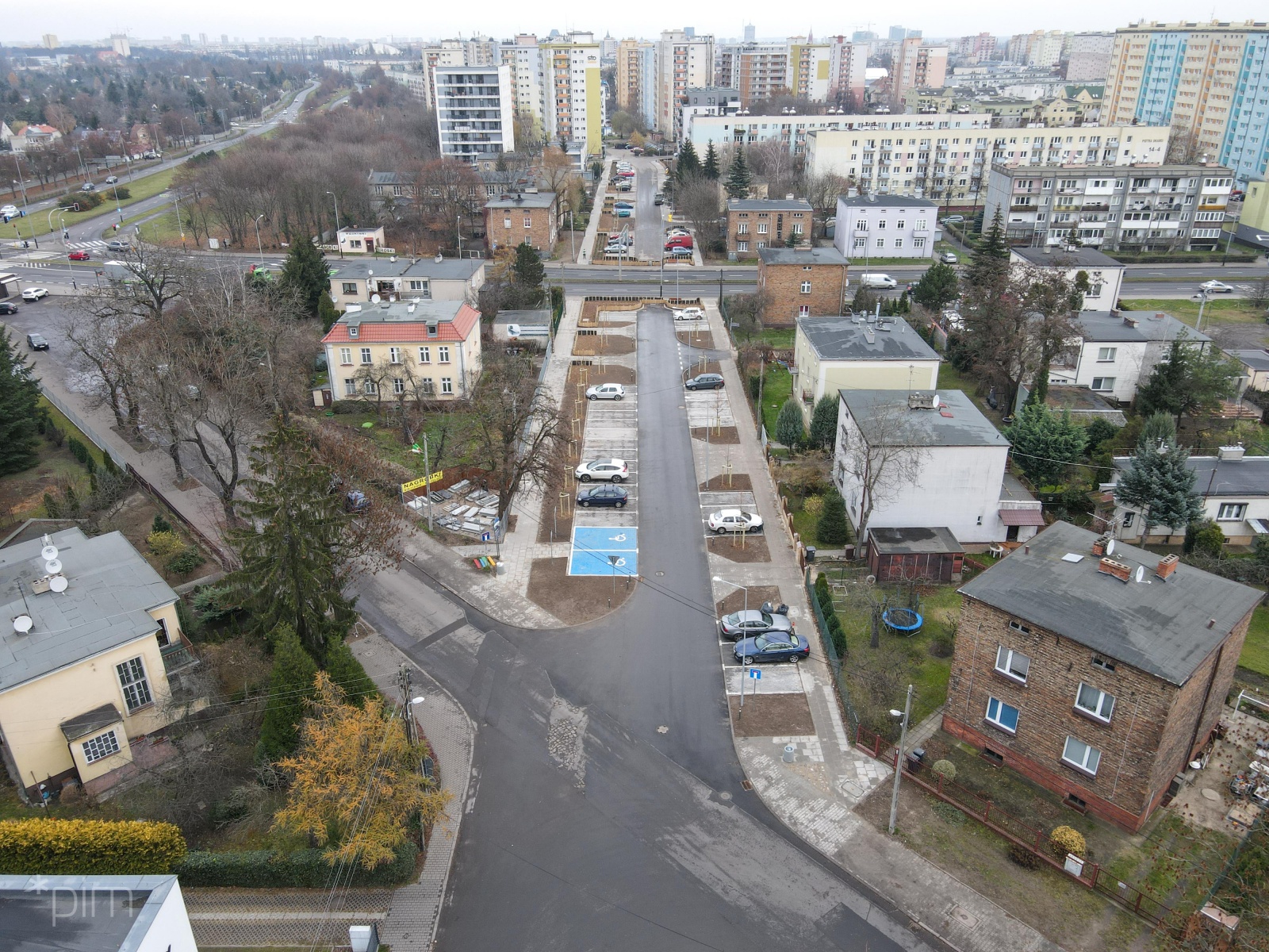 Ulica Kordeckiego z nową nawierzchnią i zielenią - grafika artykułu