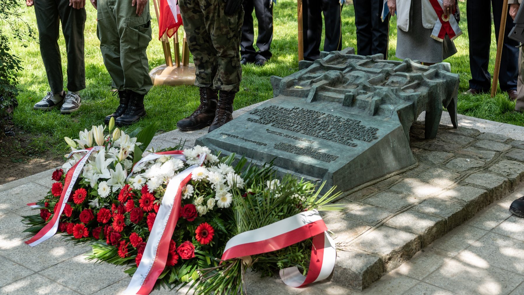 Galeria zdjęć przedstawia obchody Dnia Hołdu i Pamięci Ofiar Reżimu Komunistycznego.