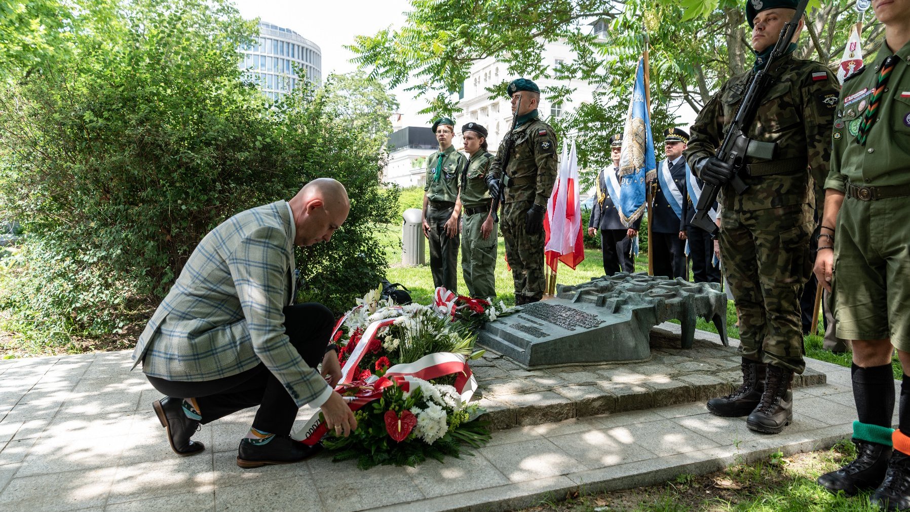 Galeria zdjęć przedstawia obchody Dnia Hołdu i Pamięci Ofiar Reżimu Komunistycznego.