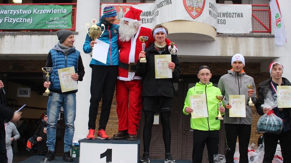 zwycięzcy na podium